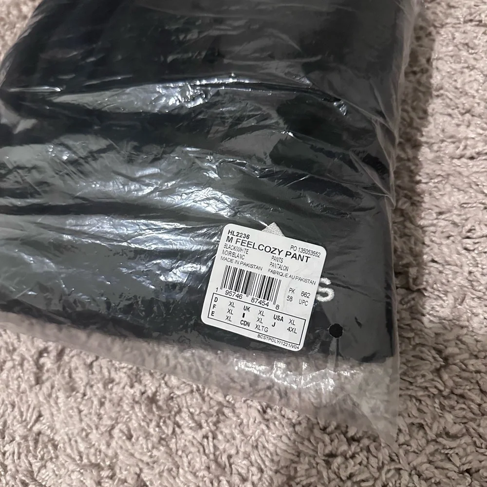 Adidas Men’s Cozy Pant XL Black Sweatpants - Picture 6 of 6